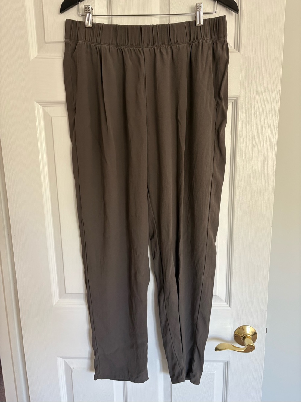 Eileen Fisher F22 100% Silk Gray Straight Leg Pants Size Medium